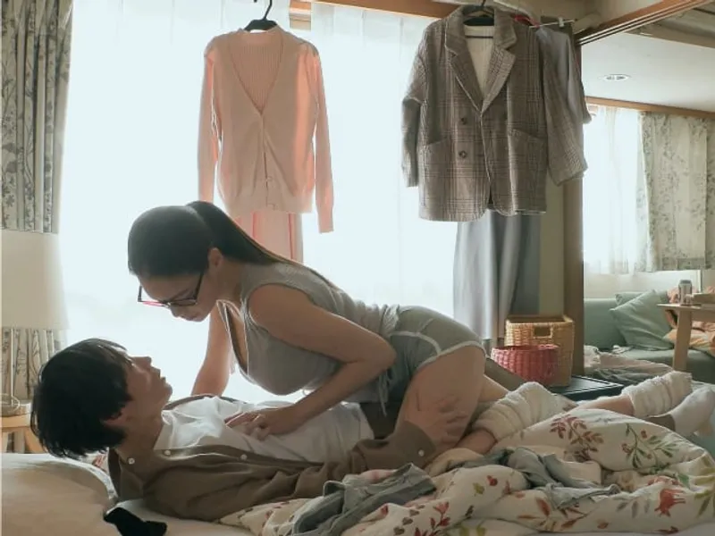 được chị nhà cạnh bên "an ủi" khi em người yêu đi ngoại tình